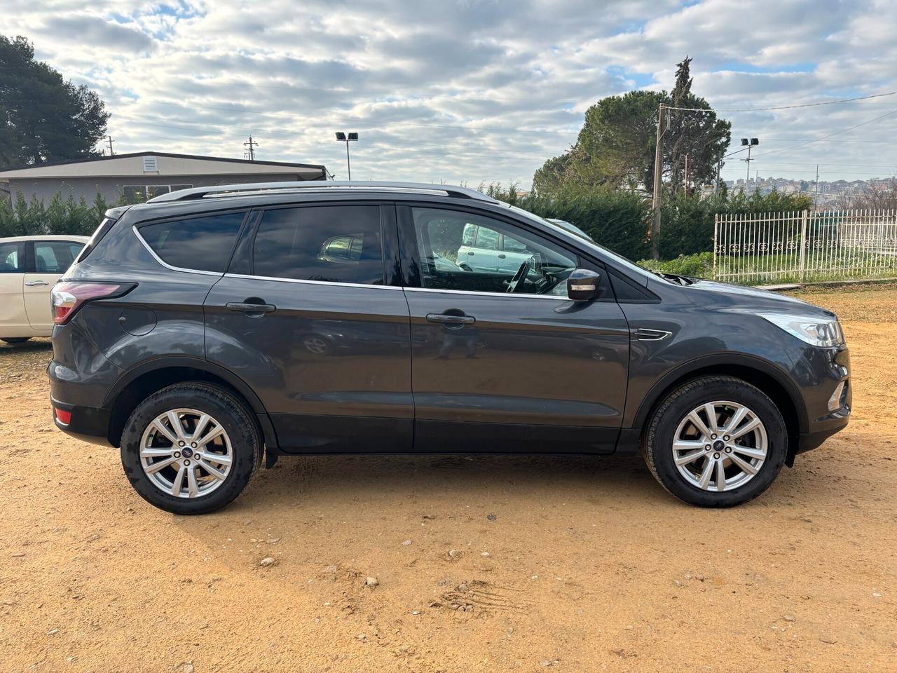 Ford Kuga 1.5 TDCI 120 CV S&S 2WD Titanium