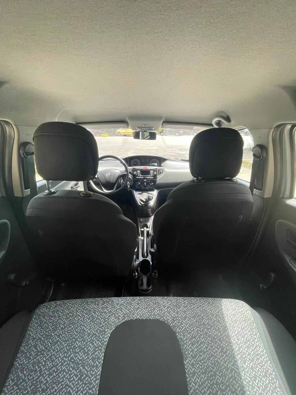 Lancia Ypsilon 1.0 FireFly 5 porte S&S Hybrid Ecochic Silver