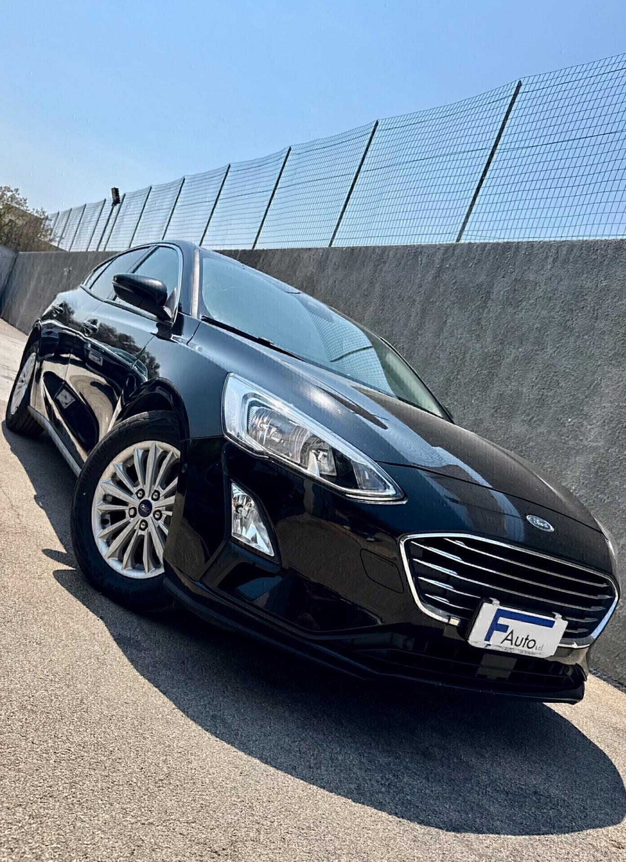 Ford Focus 1.5 TDCi 120 CV Titanium,LED diurni,Navi,Paddle,retrocamera,ecc.