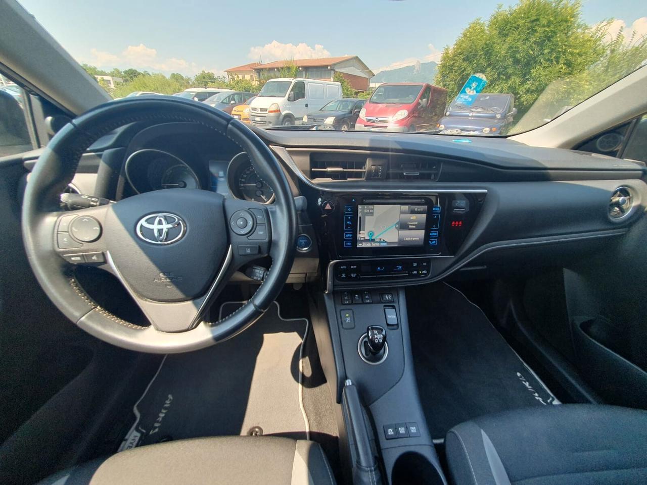 Toyota Auris TOYOTA 1.8 HYBRID LOUNGE CVT