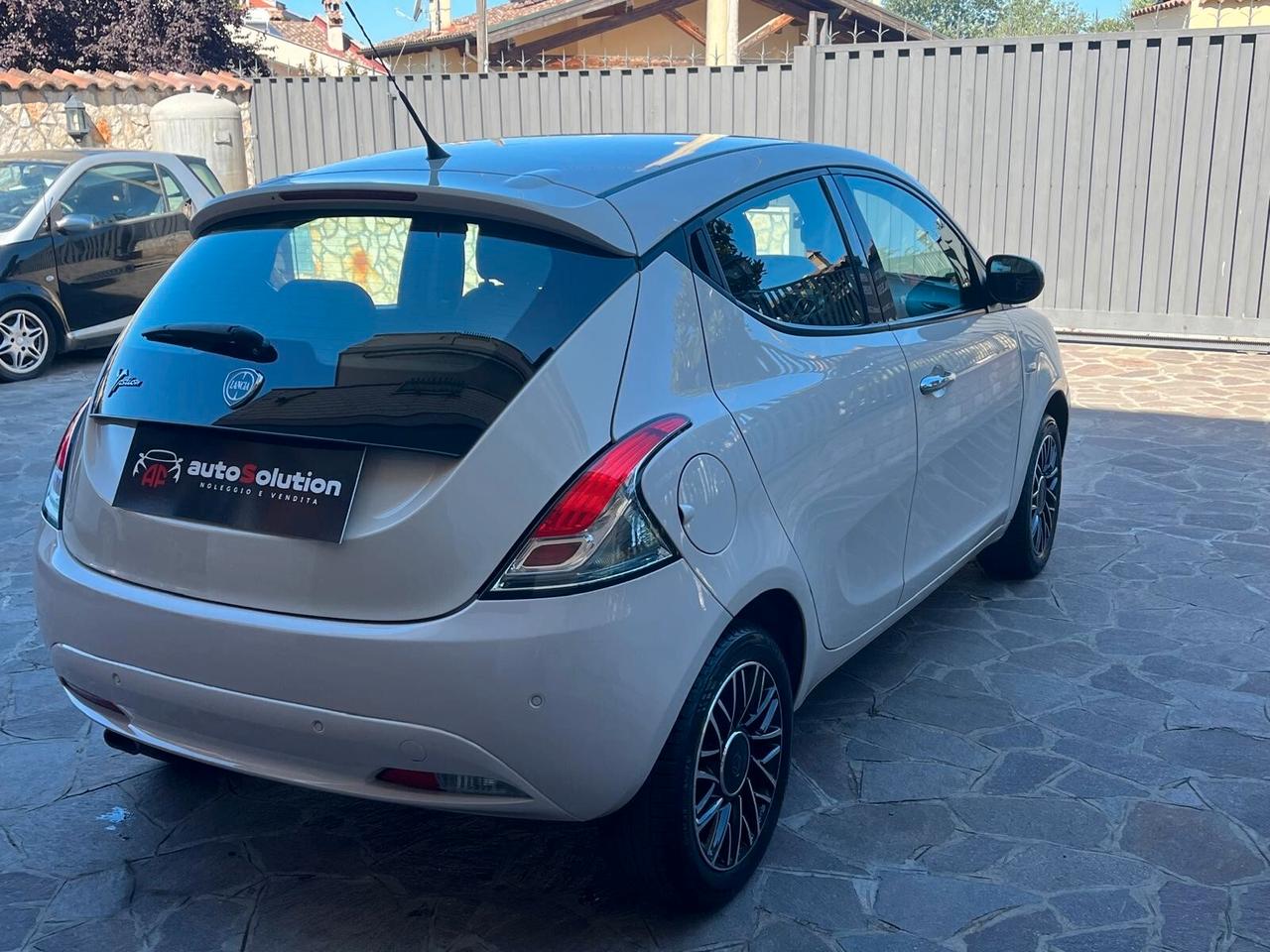 Lancia Ypsilon 1.2 69 CV 5 porte Platinum ADATTA NEOPATENTATI