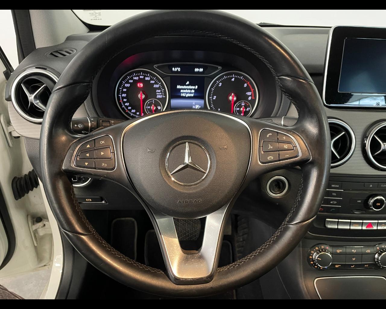 Mercedes-Benz 4065 MERCEDES B 180 d Automatic Business (201