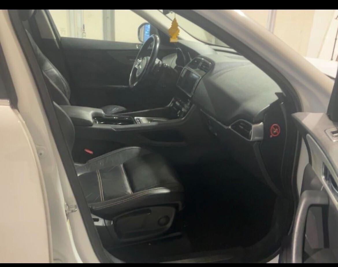 Jaguar F-Pace 2.0 D 180 CV Prestige