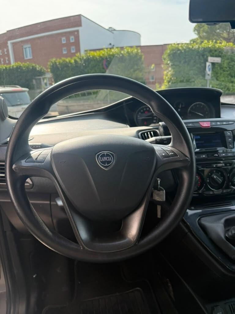 Lancia Ypsilon 1.0 FireFly 5 porte S&S Hybrid Silver