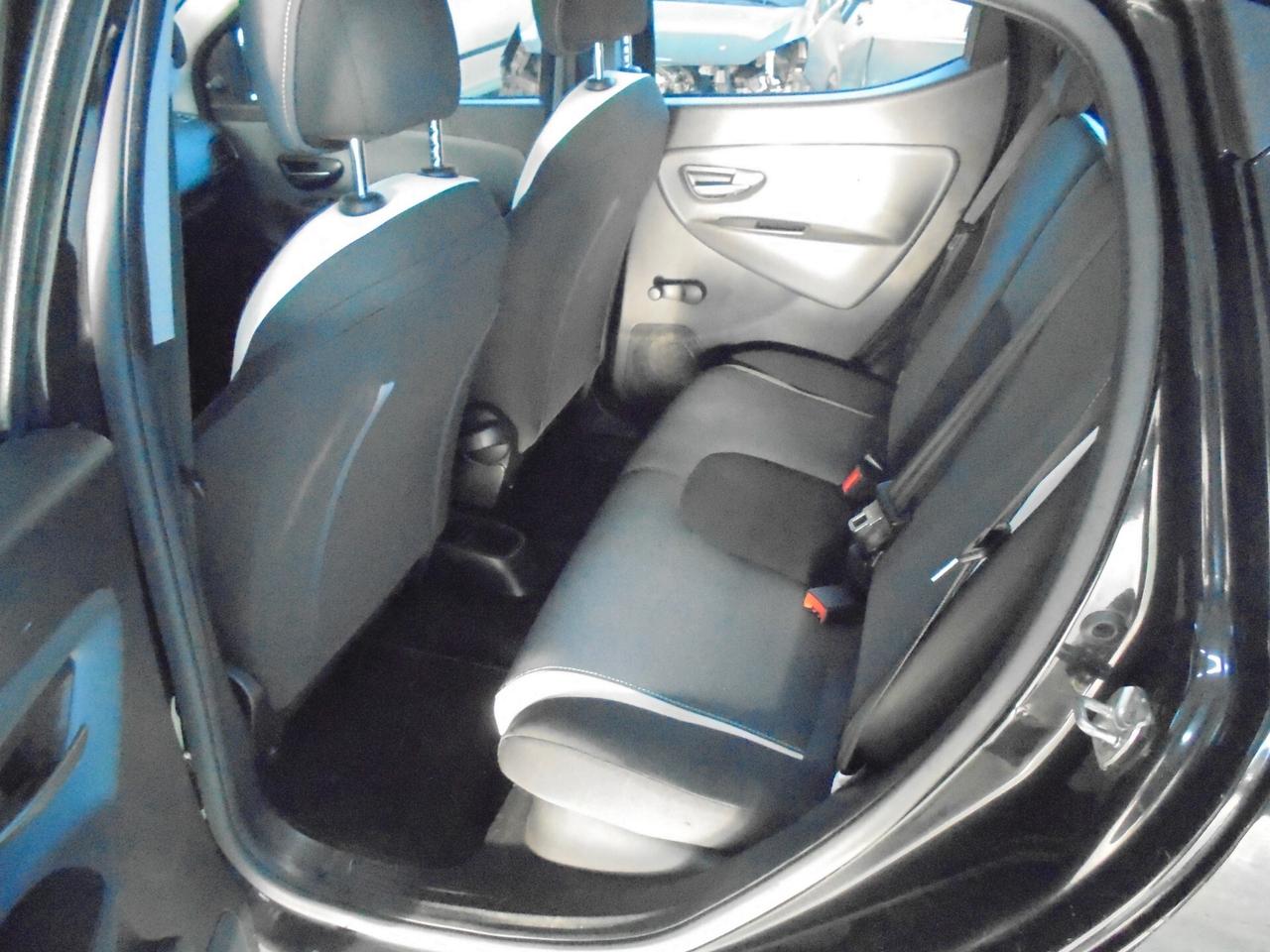 Lancia Ypsilon 1.2 69 CV 5 porte Elefantino NEOPATENTATI