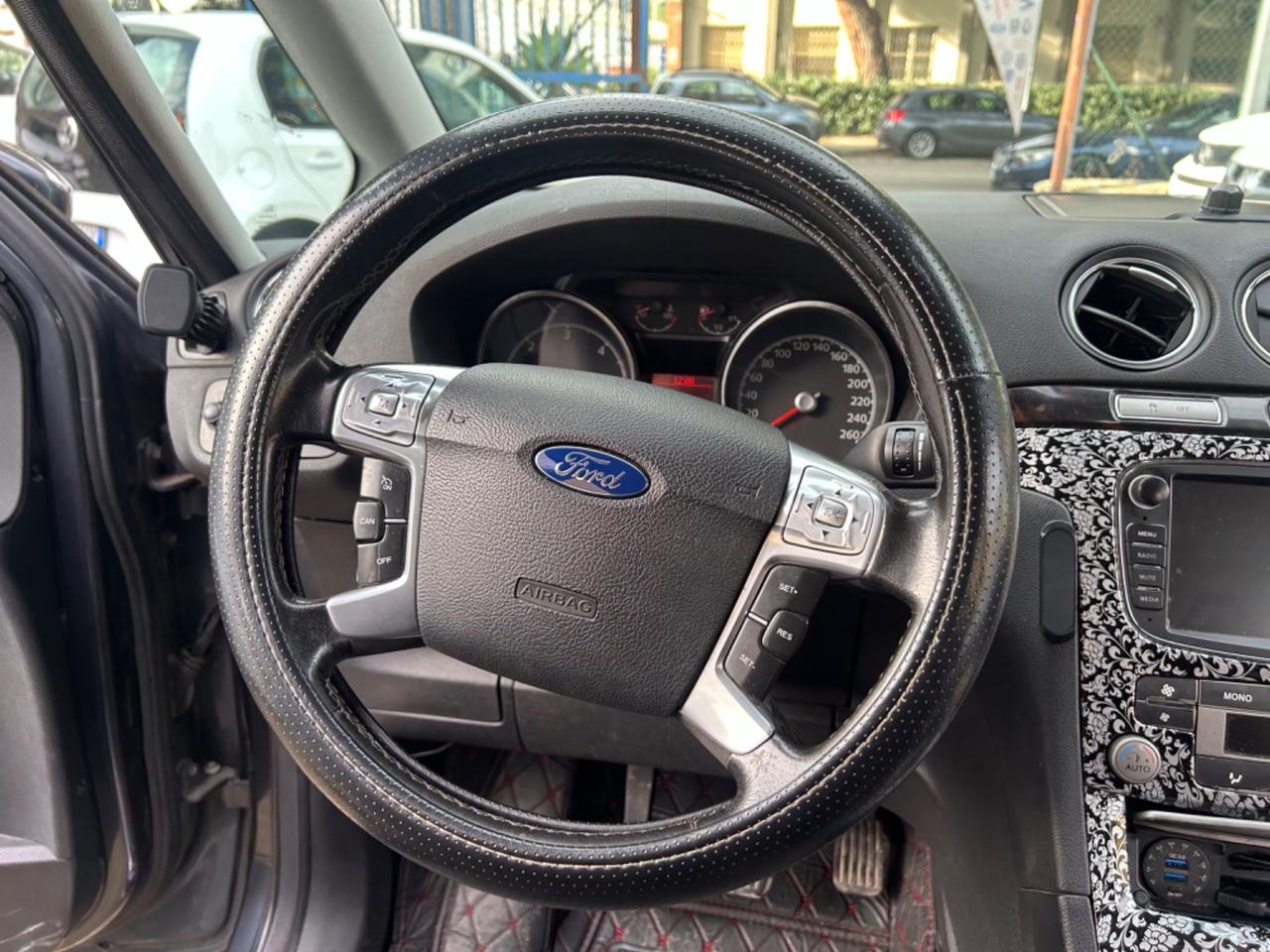 Ford Galaxy 2.0 TDCi 140 CV Ghia DPF