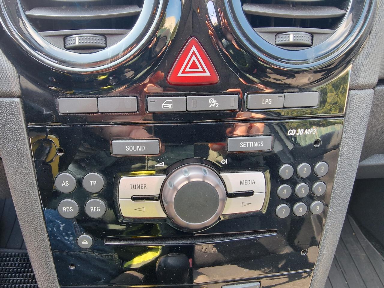 Opel Corsa 1.2 85CV 5 porte GPL-TECH Edition