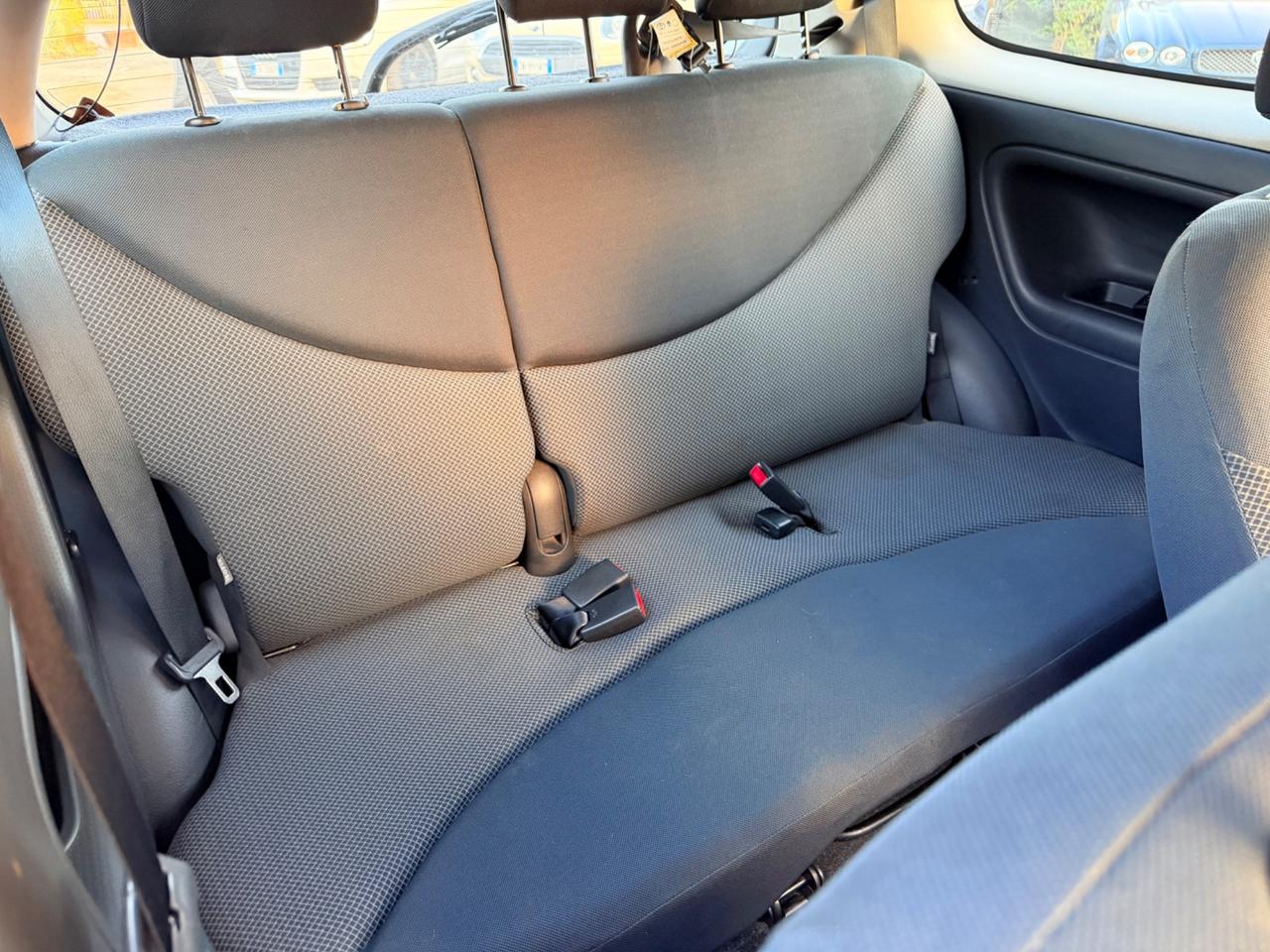 Toyota Yaris 1.0i 3 porte Expo Clima Benzina 65cv 2005