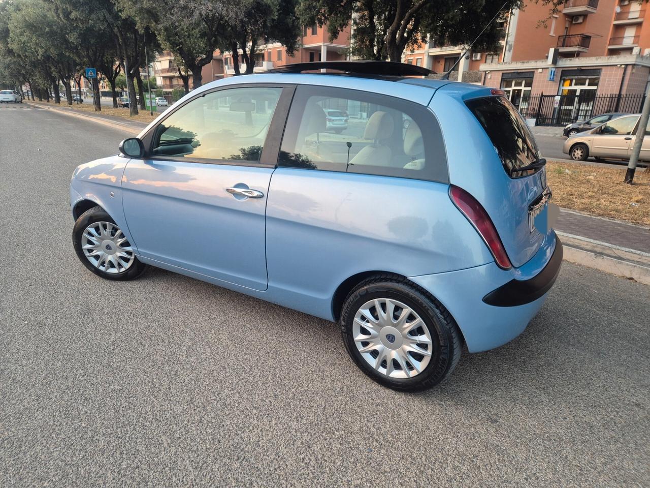 Lancia Ypsilon 1.3 MJT 69 CV Platino tetto apribileeeee