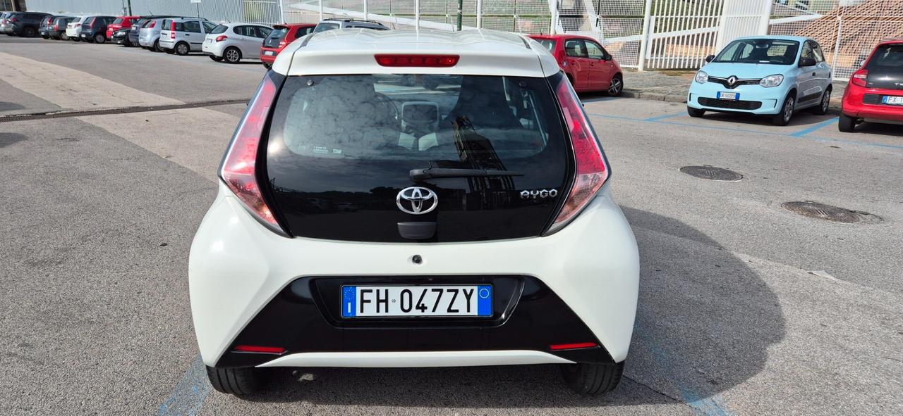 Toyota Aygo X-PLAY 5 PORTE RETROCAMERA CON GARANZIA