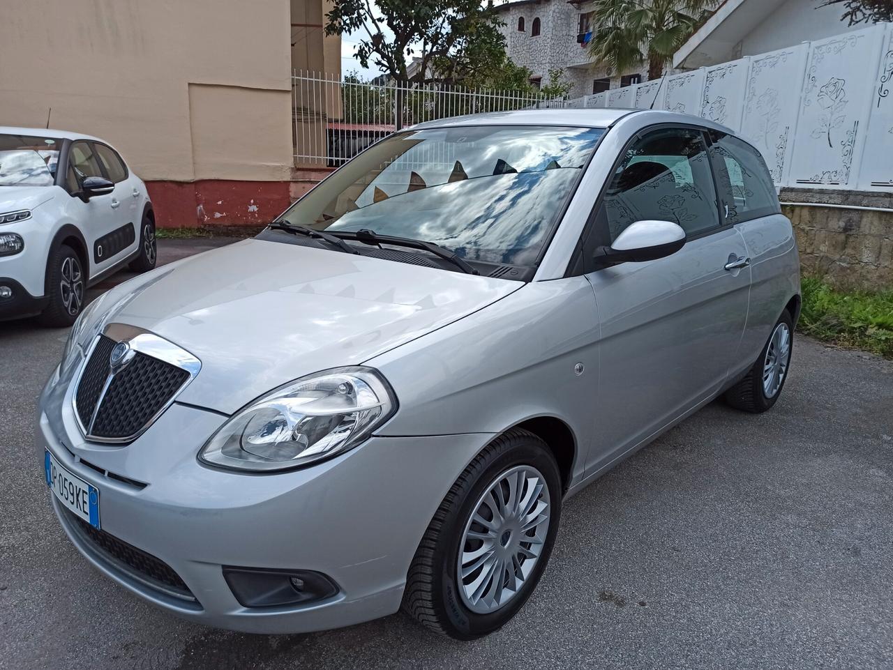 Lancia Ypsilon 1.2 8v Oro