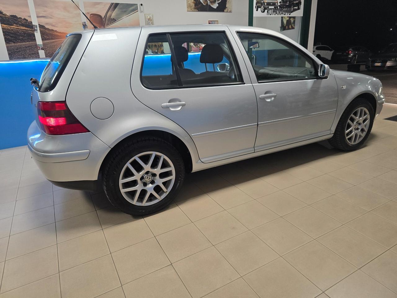 Volkswagen Golf 1.6 16V FSI 3p. Comfortline