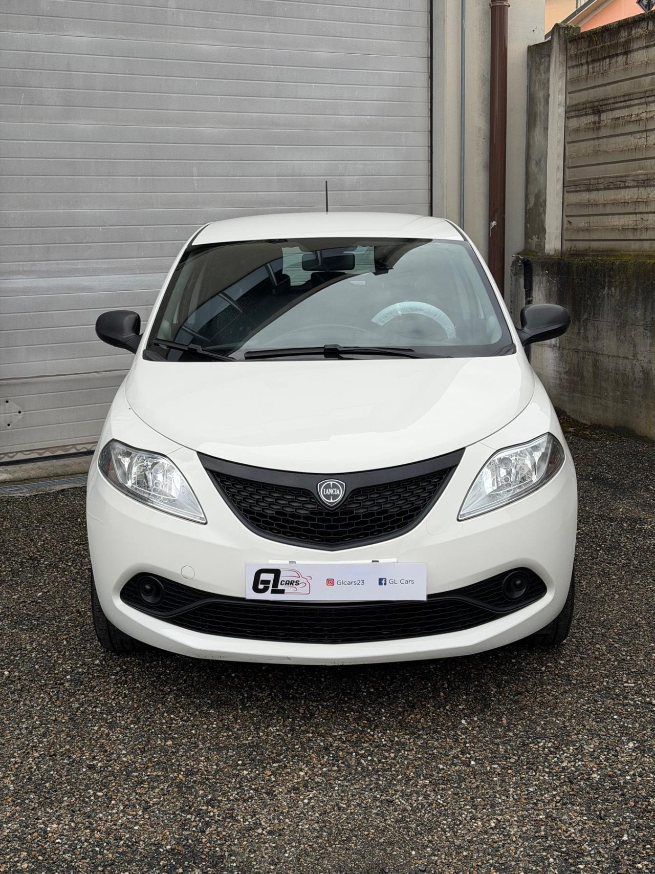 Lancia Ypsilon 1.0 FireFly 5 porte S&S Hybrid Ecochic Silver