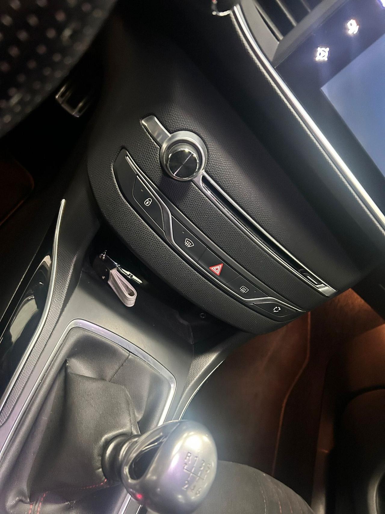 Peugeot 308 1.2B 130CV GT Line 2015