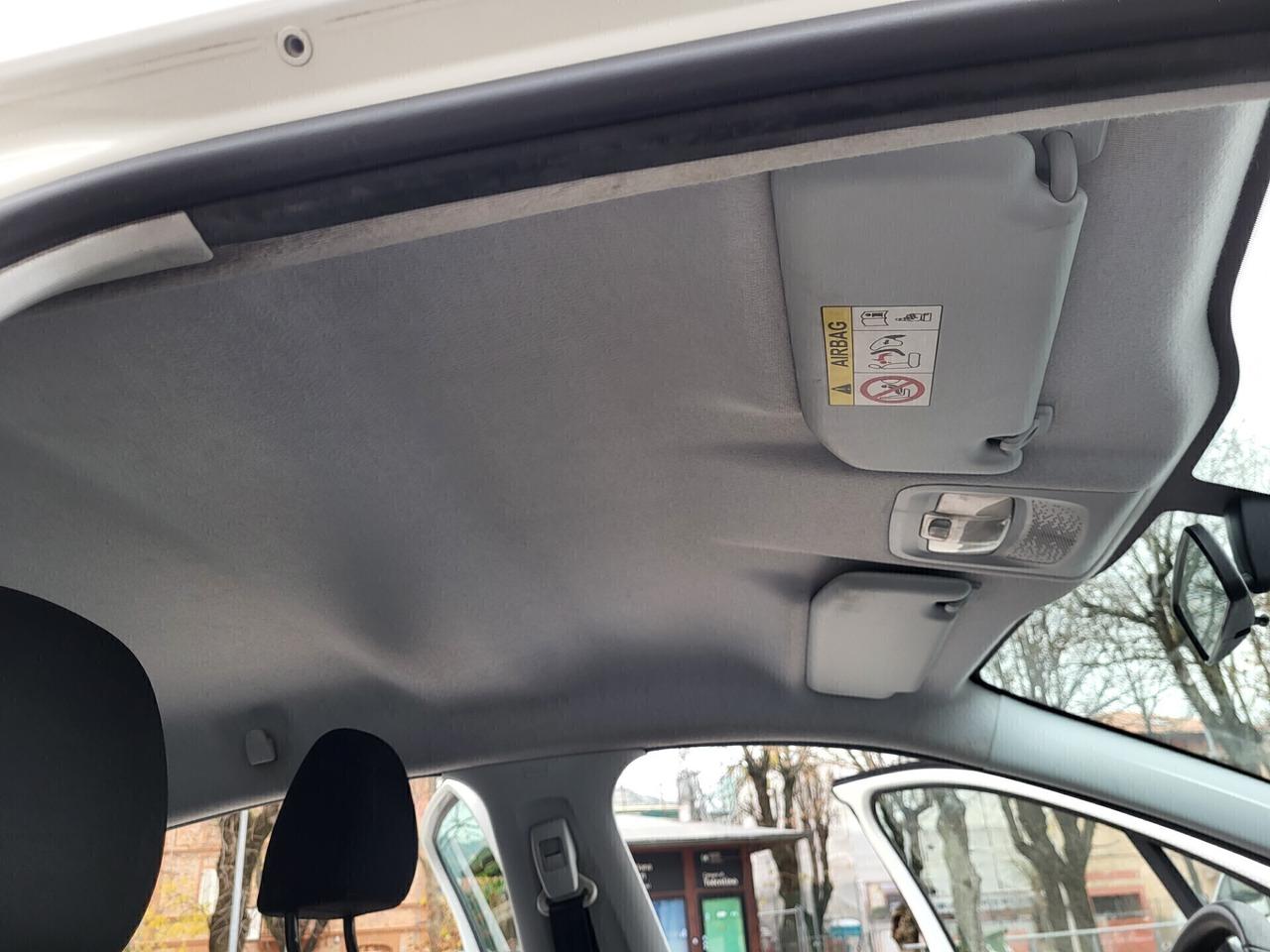 PEUGEOT 208 1,4 HDI-UNICO PROPRIETAR-4 REVISIONI