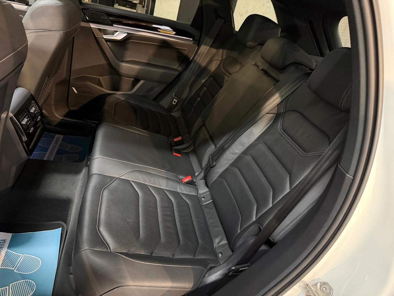 Volkswagen Touareg R-line+Tetto+Pelle+4sterzanti