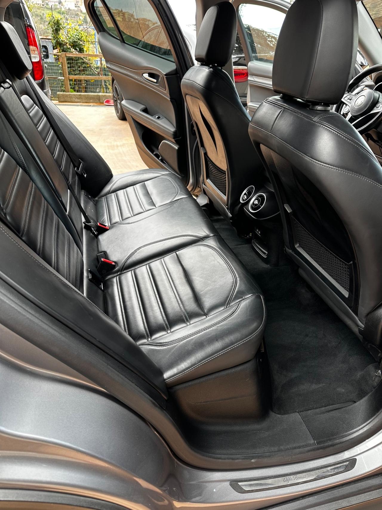 Alfa Romeo Stelvio 2.0 Turbo 200 CV AT8 Q4 Executive