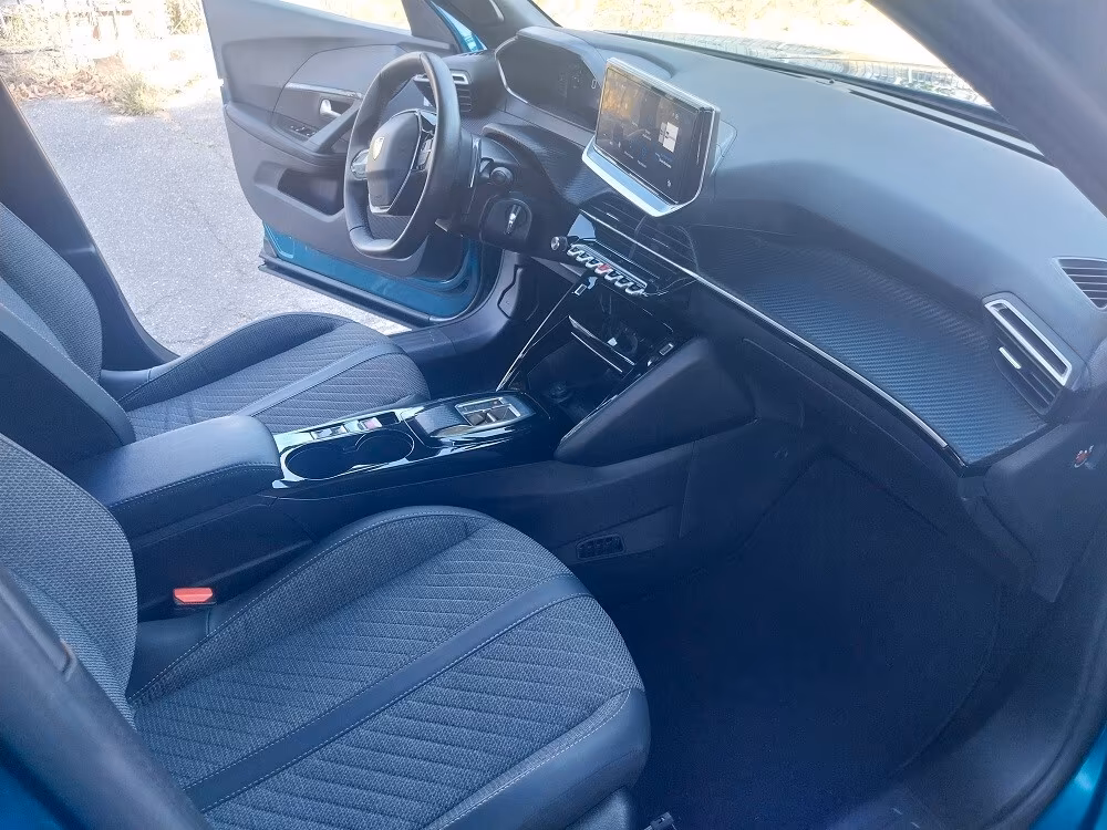 Peugeot 2008 Hybrid 145 e-DCS6 GT