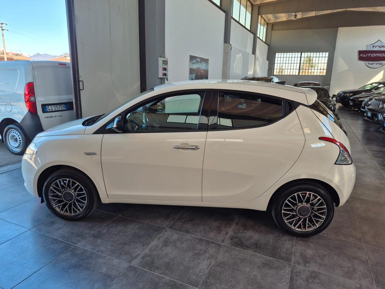 Lancia Ypsilon 1.0 hybrid gold PREZZO REALE