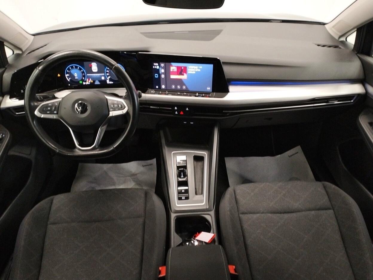 VOLKSWAGEN Golf 8ª serie Golf 1.0 eTSI EVO DSG...