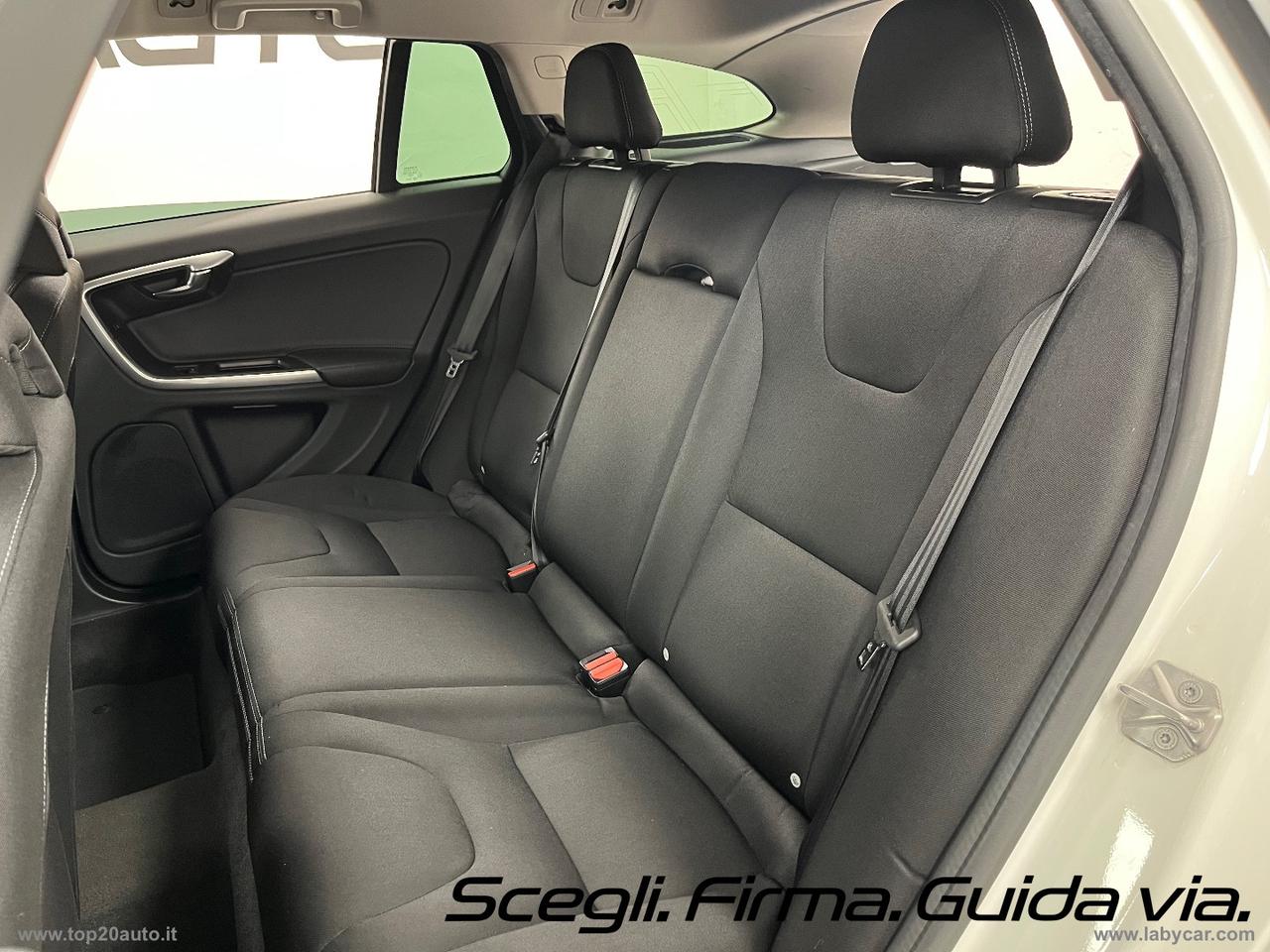 VOLVO V60 Cross Country D3 Geartronic Momentum