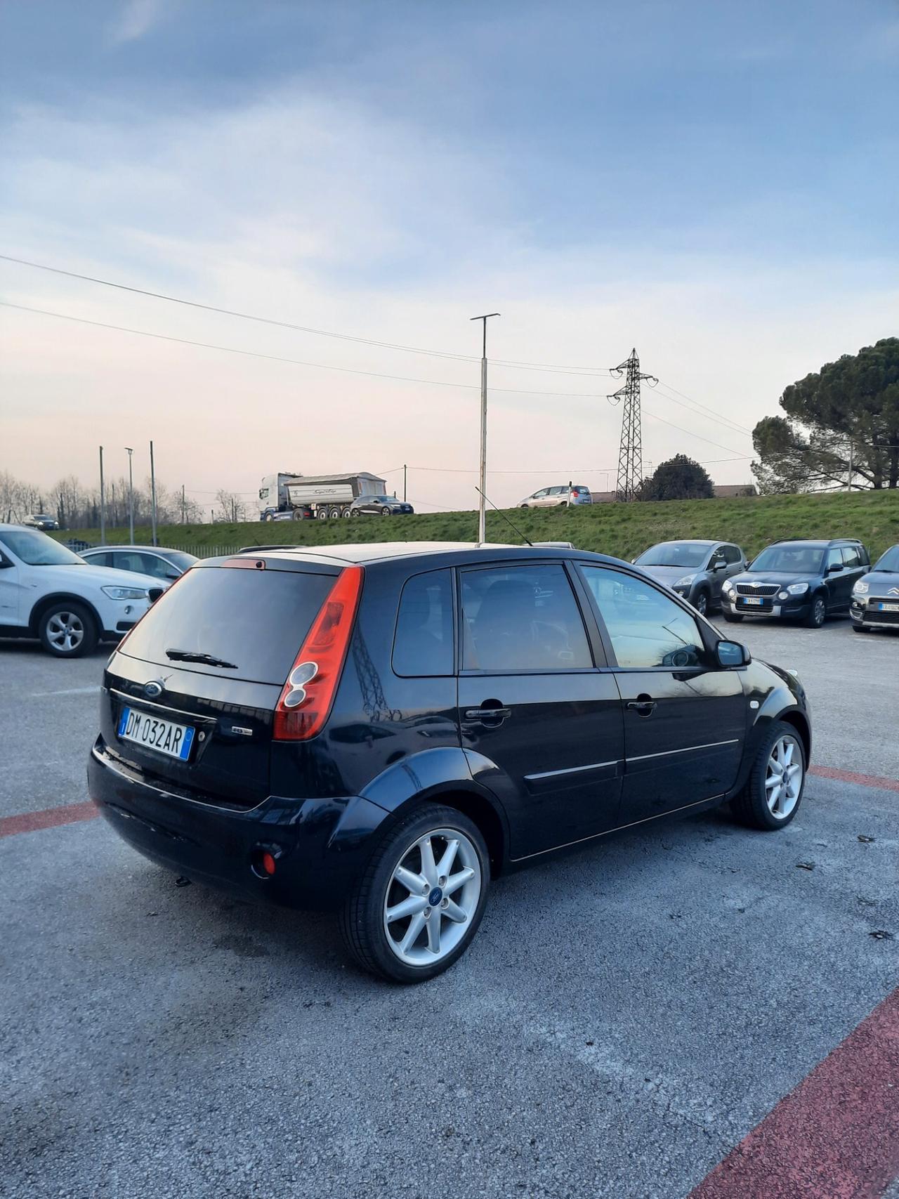 Ford Fiesta 1.4 TDCi 5p. Ghia UNICO.PRO