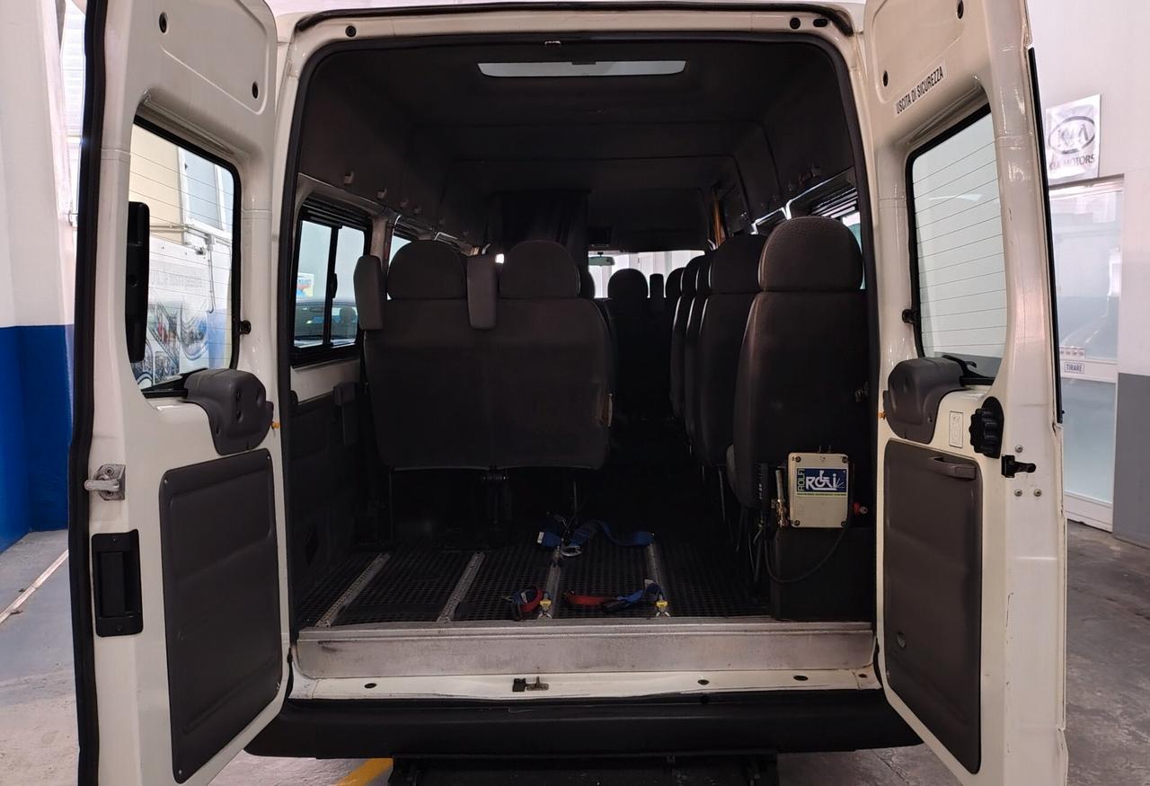 Ford Transit 100 T280 17 posti