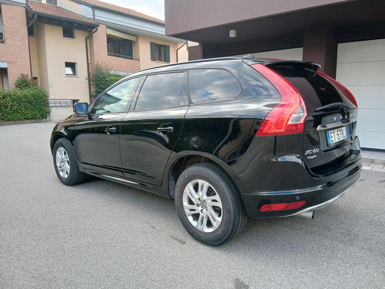 Volvo XC 60 XC60 D3 Geartronic Momentum tua a € 185 mese