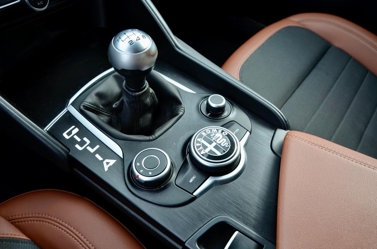 ALFA ROMEO GIULIA 2.2 T GIULIA 150cv MANUALE, EURO 6B, UFF ITALIANA, RETROCAMERA, NAVI, PERMUTE