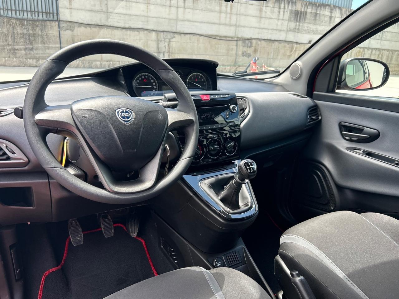 Lancia Ypsilon 0.9 TwinAir 85 CV 5 porte Metano Ecochic Platinum