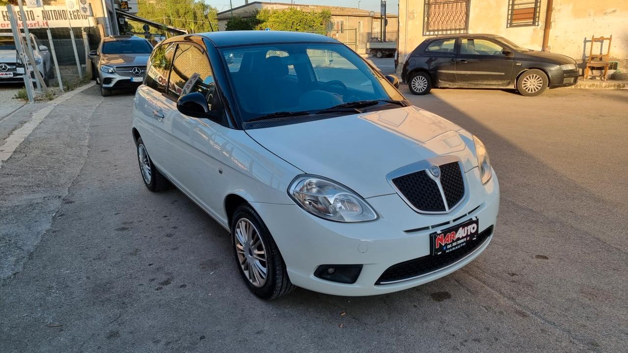 Lancia Ypsilon 1.3 MJT 75 CV Platino