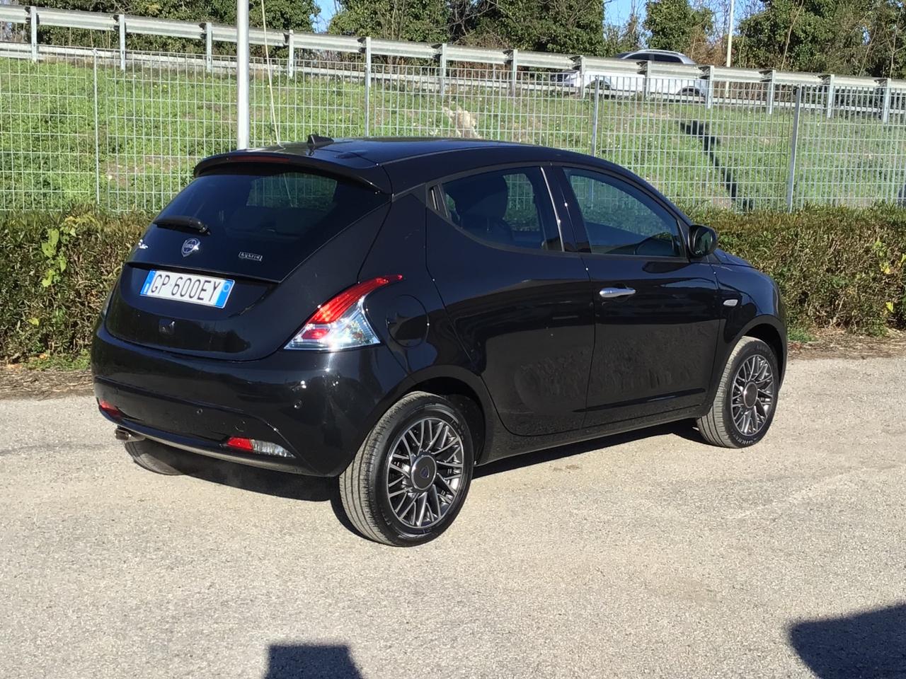 Lancia Ypsilon 1.0 FireFly 5 porte S&S Hybrid Gold Plus