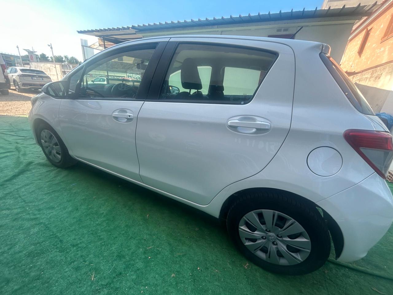 Toyota Yaris 1.0 2015 5 porte FULL OPTIONAL LEGGI
