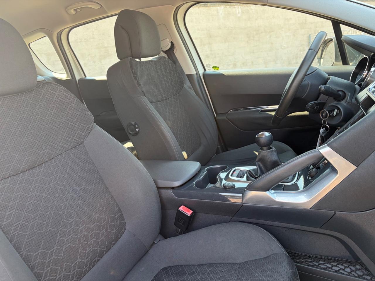 Peugeot 3008 1.6 HDi 115CV Allure