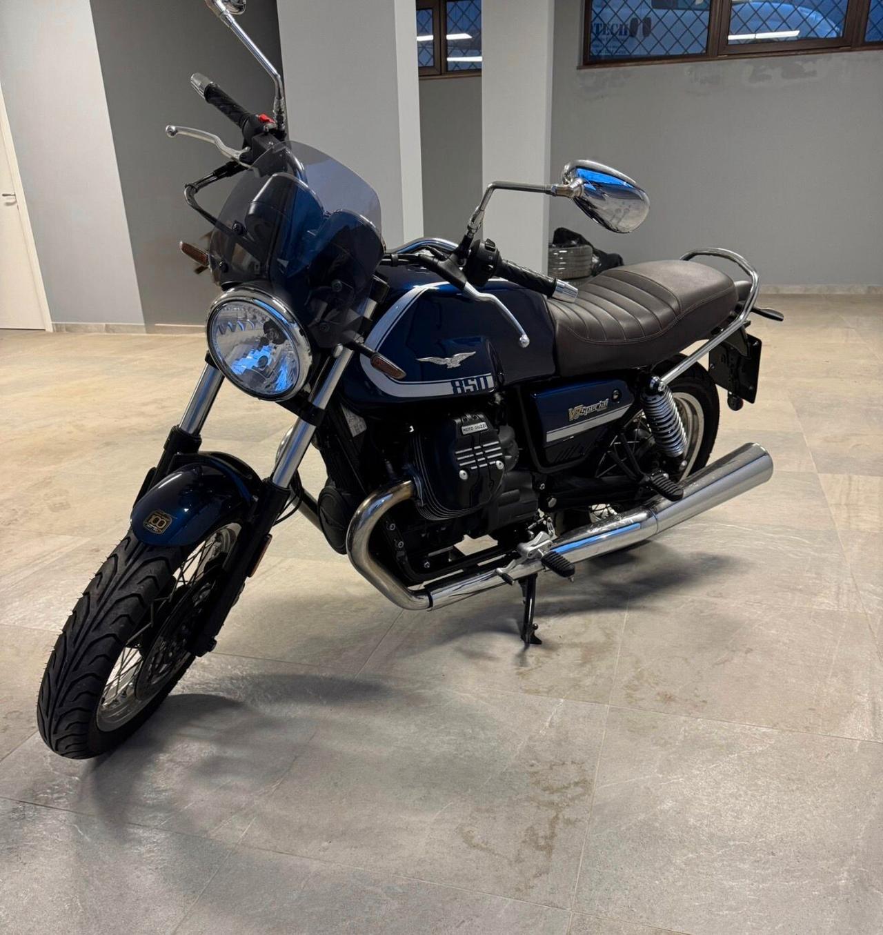 Moto Guzzi V85 V7850 SPECIAL versione speciale 100° anniversario