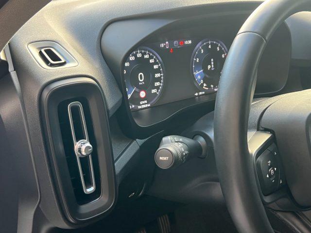 VOLVO XC40 T2 Geartronic Momentum Core