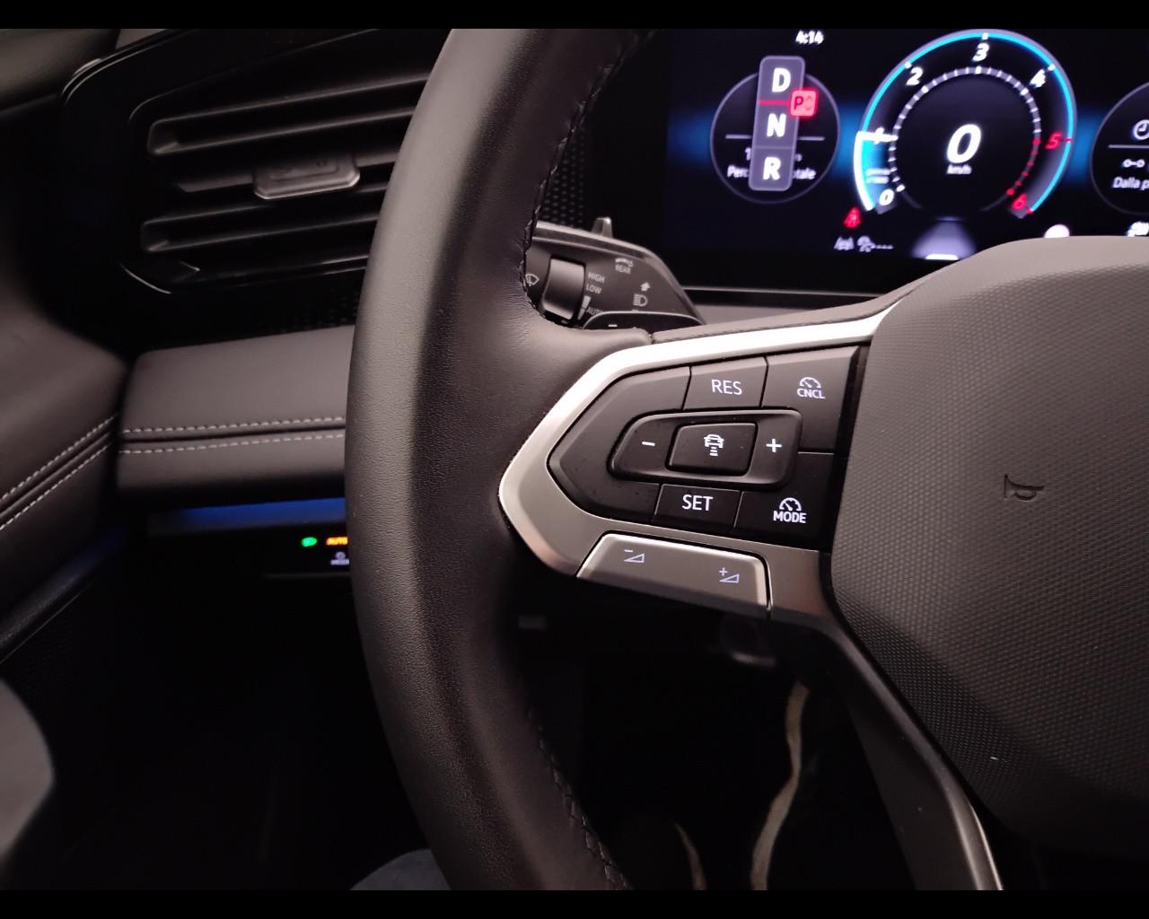 VOLKSWAGEN Tiguan III 2024 - Tiguan 2.0 tdi Life 150cv dsg