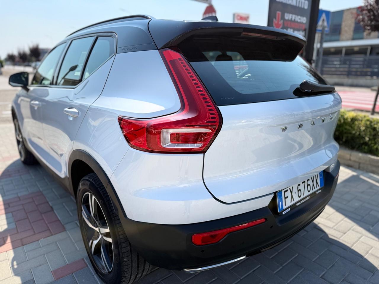 Volvo XC40 T4 Geartronic R-design 190CV PERLATO