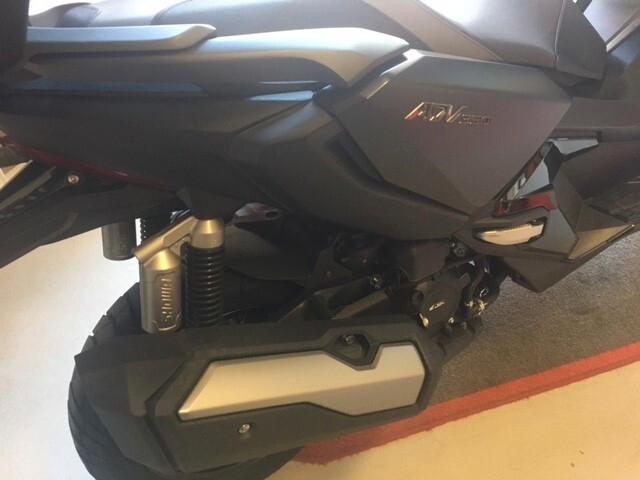 Honda ADV 350 ABS + TCS