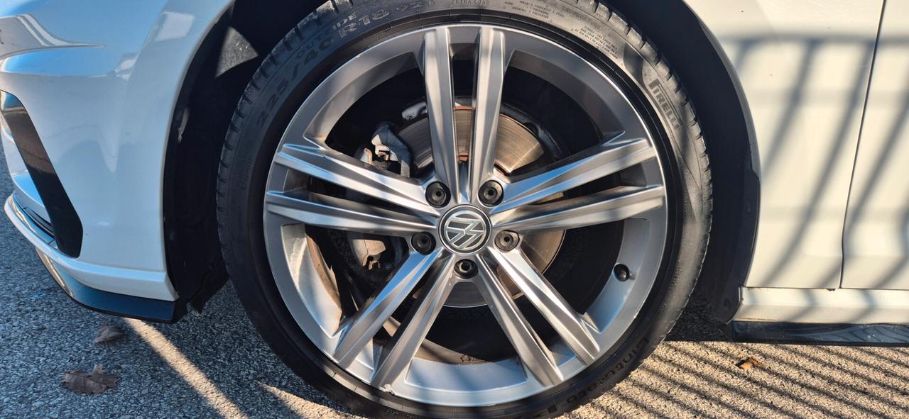 Volkswagen Golf 1.6 TDI 115 CV DSG Sport R-LINE - NEOPATENTATI