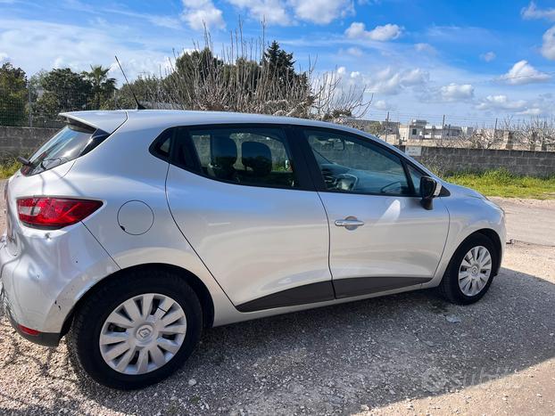 Renault clio 1.5 neo patentati 2015