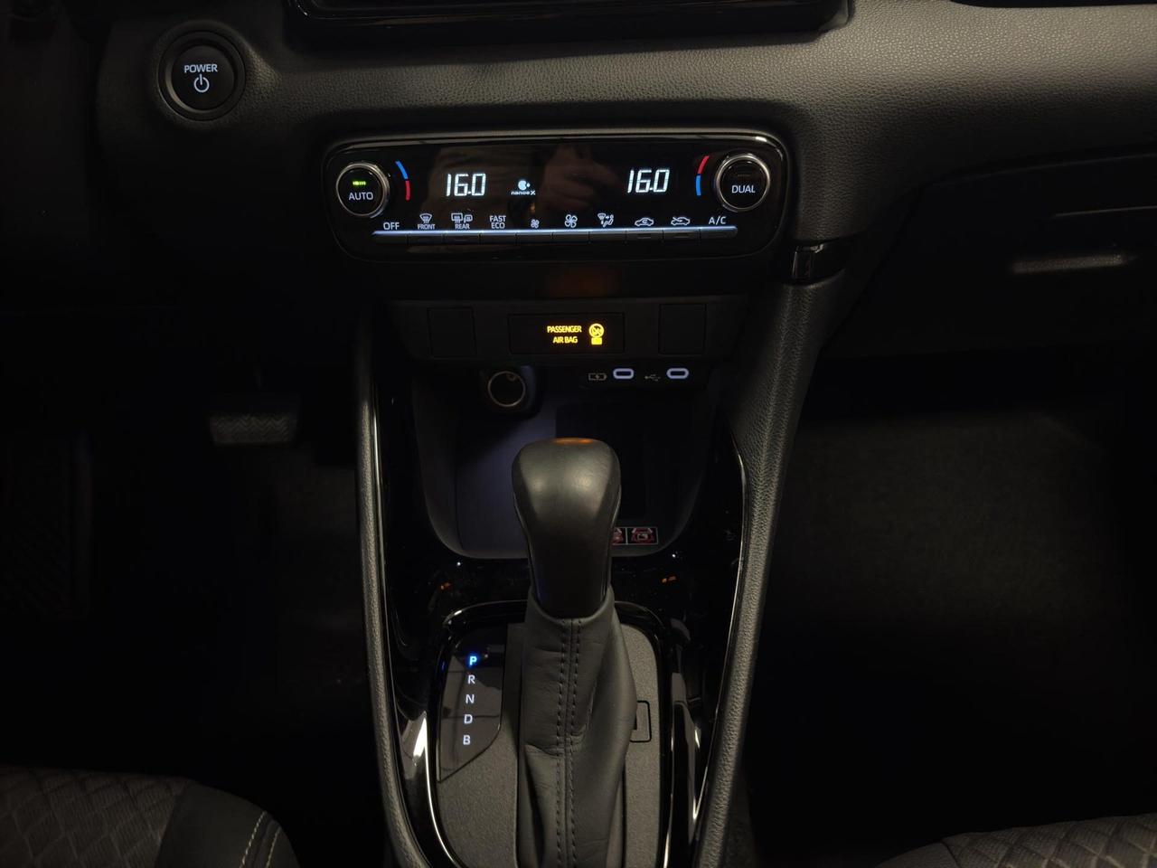 Toyota Yaris 1.5h Lounge