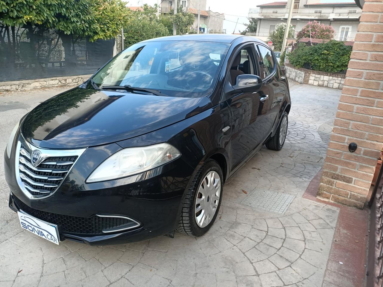 Lancia Ypsilon 0.9 TwinAir 85 CV 5 porte S&S Gold