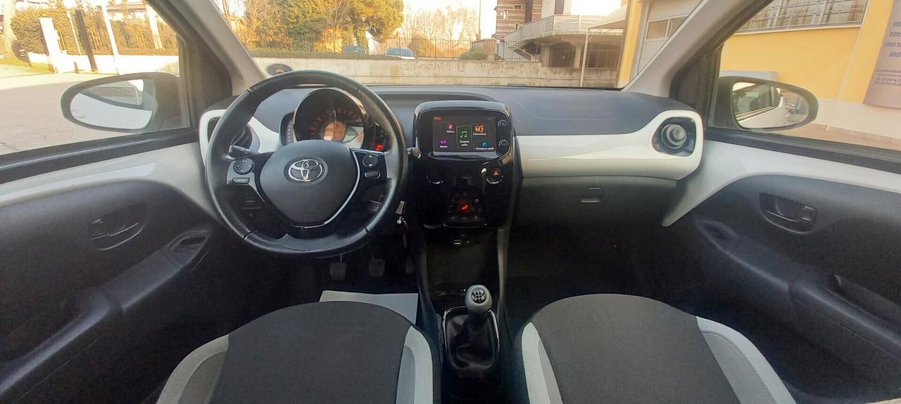 Toyota Aygo Benzina cc. 1.000 Mod. X-Play 5 Porte Utilizzabile anche per i Neopatentati SOLO 87.470 KM...!!!