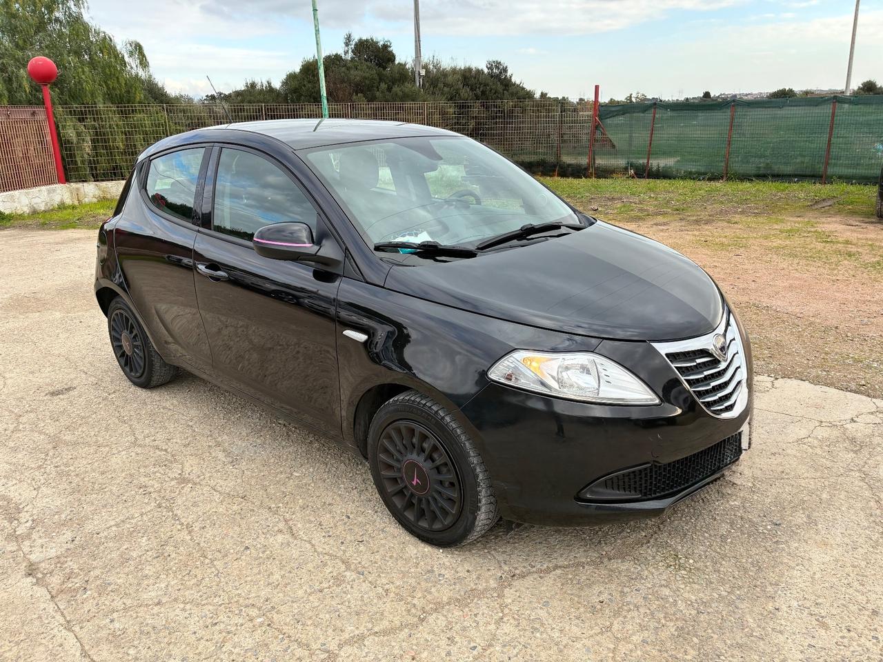 Lancia Ypsilon 1.2 69 CV 5 porte Platinum