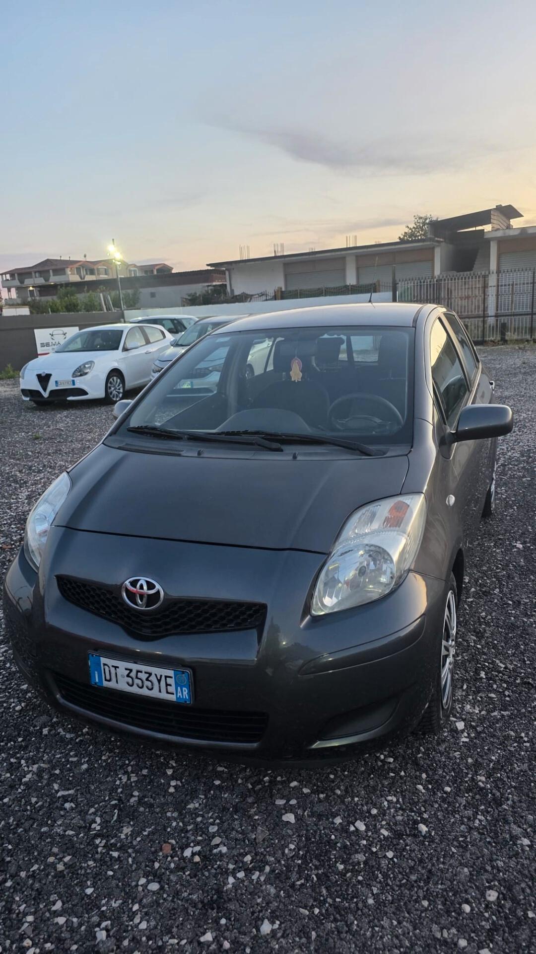 Toyota Yaris 1.0 5 porte Luxury pack