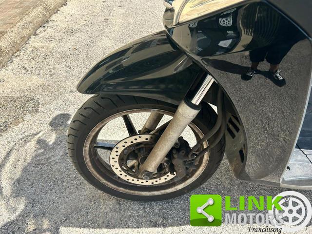 HONDA SH 300 i Bauletto e Visiera inclusi