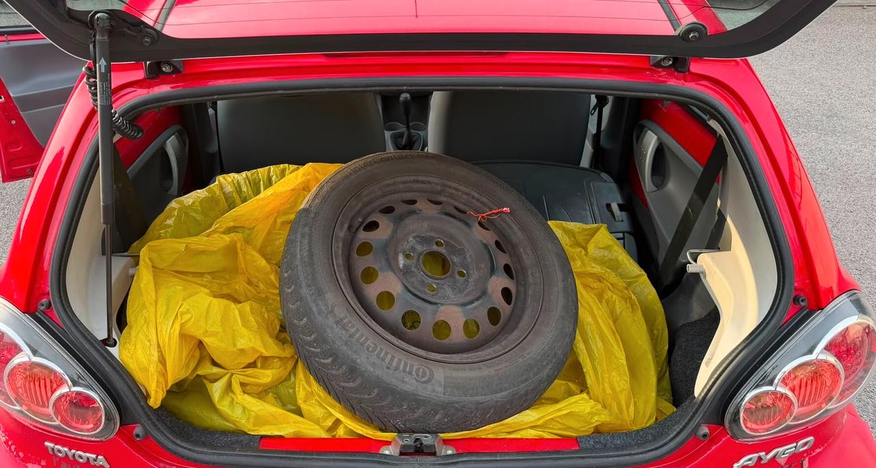 Toyota Aygo 1.0 12V VVT-i 5P Sol Connect RED
