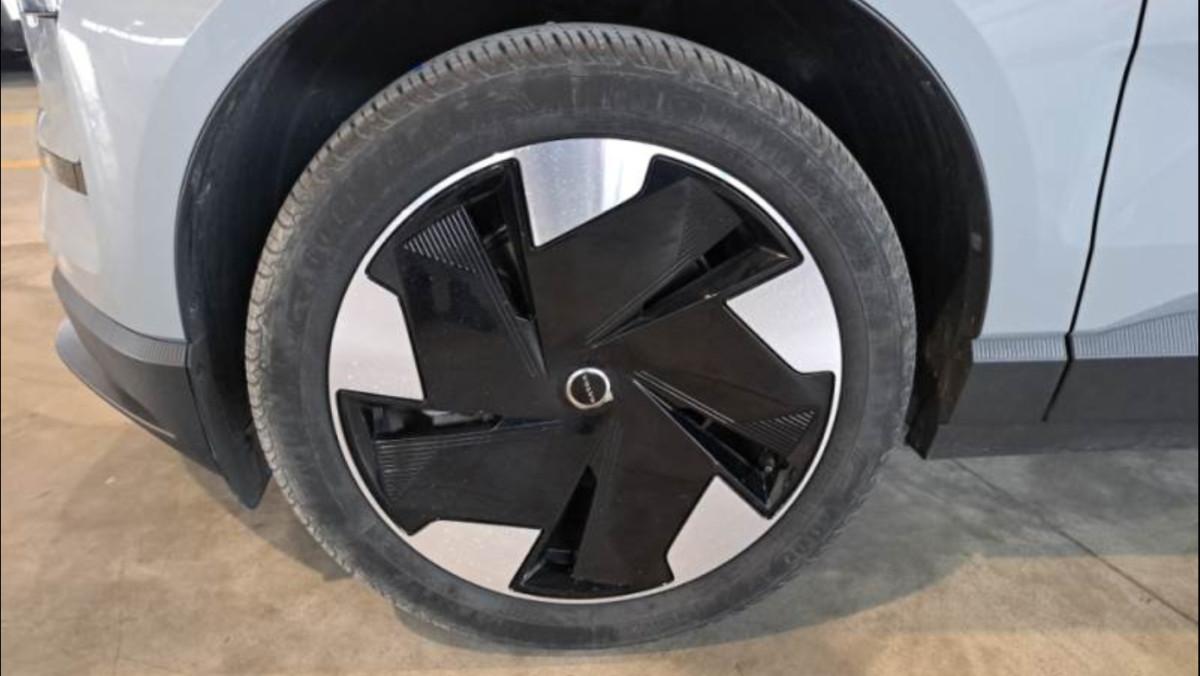 VOLVO Ex30 Single Motor Extended Range Rwd Plus