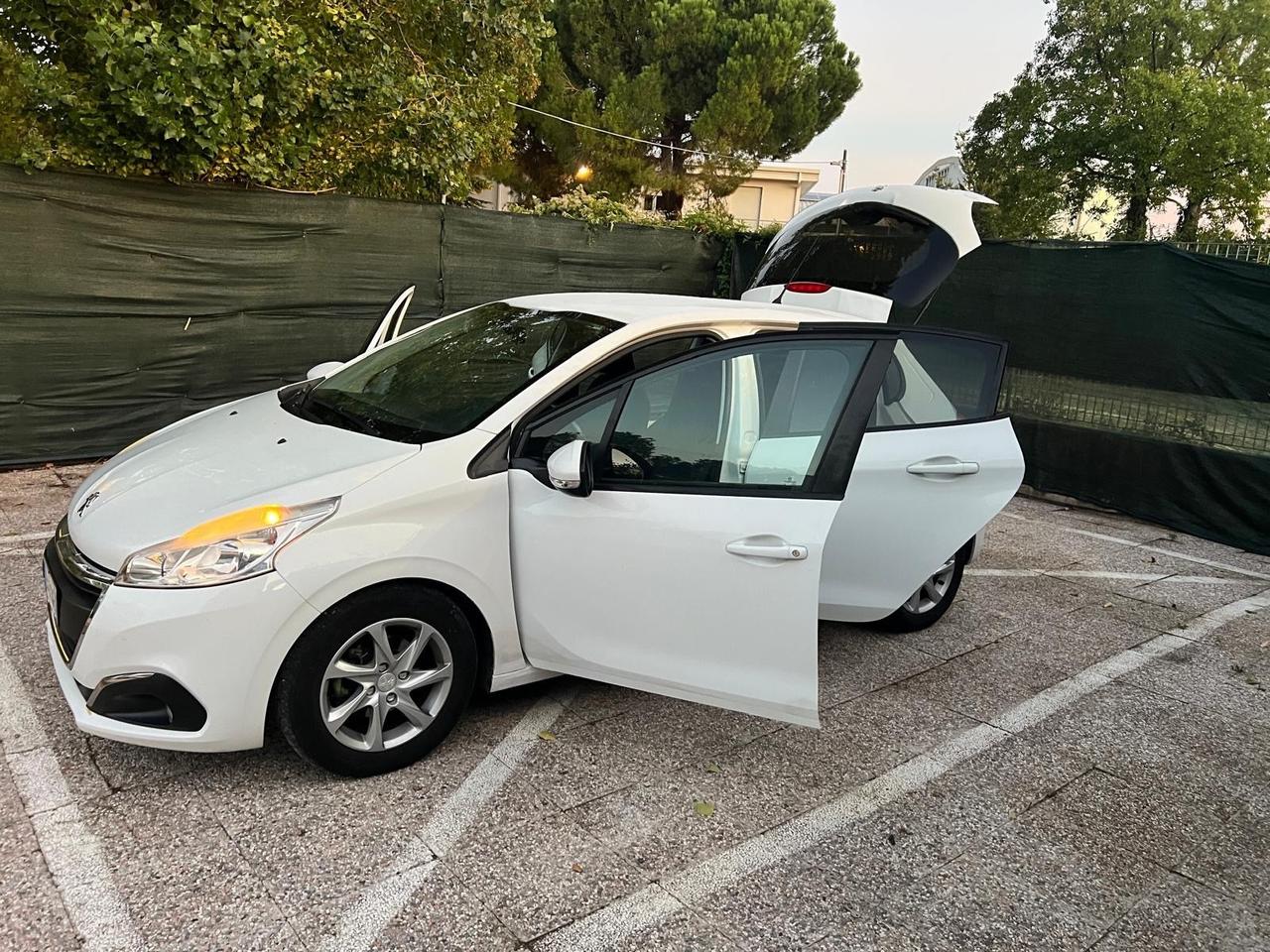 Peugeot 208 1.6 e-HDi 92 CV Stop&Start 5 porte Allure